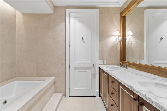 159 E WALTON Place 5B, Chicago, IL 60611