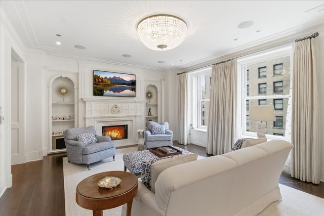 159 E WALTON Place 5B, Chicago, IL 60611