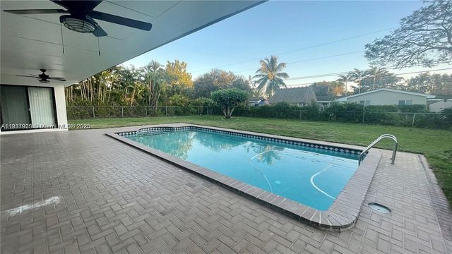 8320 SW 142nd St 8320, Palmetto Bay, FL 33158