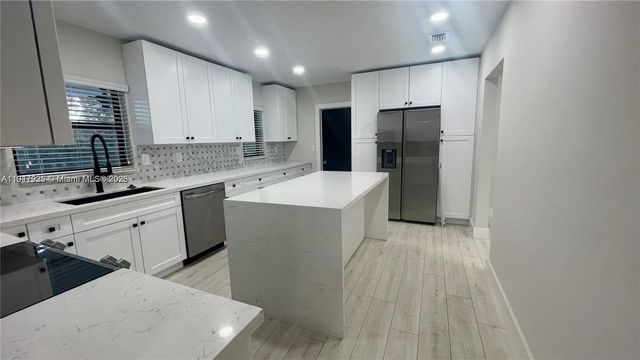 8320 SW 142nd St 8320, Palmetto Bay, FL 33158