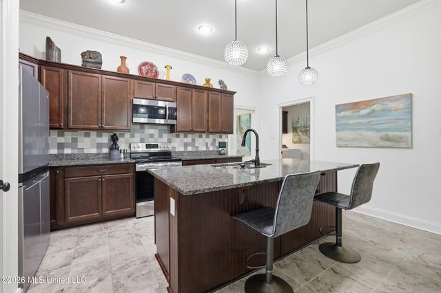 461 Palm Breeze Drive, Ocean Springs, MS 39564