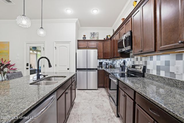 461 Palm Breeze Drive, Ocean Springs, MS 39564