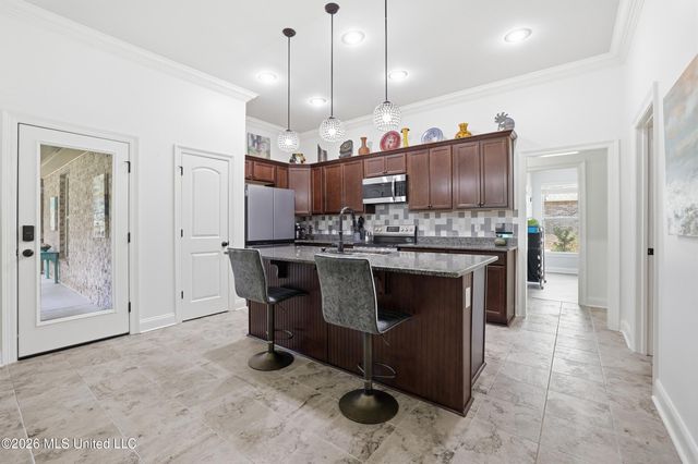 461 Palm Breeze Drive, Ocean Springs, MS 39564