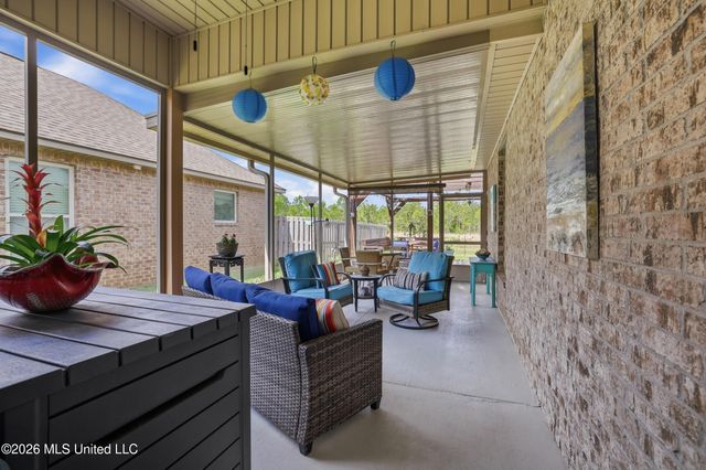 461 Palm Breeze Drive, Ocean Springs, MS 39564