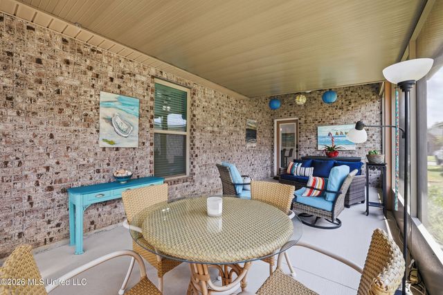 461 Palm Breeze Drive, Ocean Springs, MS 39564