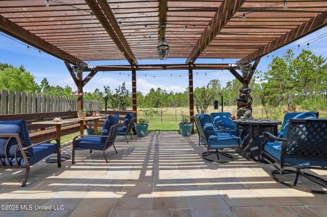 461 Palm Breeze Drive, Ocean Springs, MS 39564