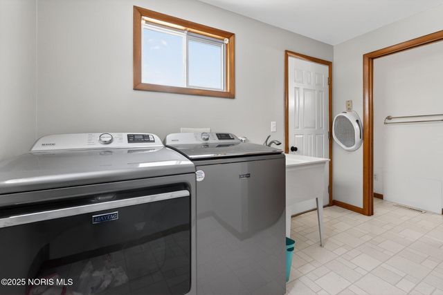 1744 Lora Lane, Defiance, OH 43512