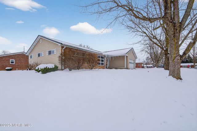 1744 Lora Lane, Defiance, OH 43512