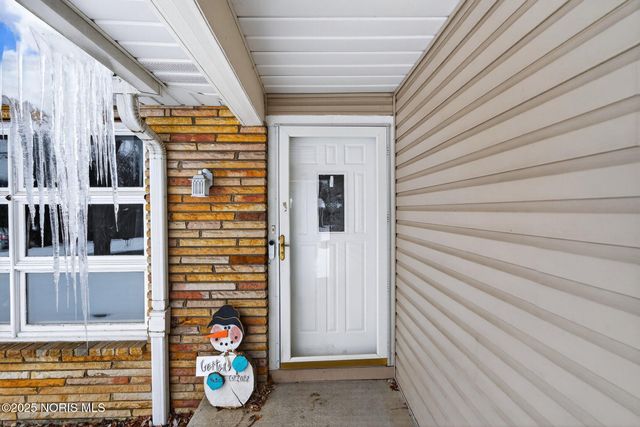 1744 Lora Lane, Defiance, OH 43512