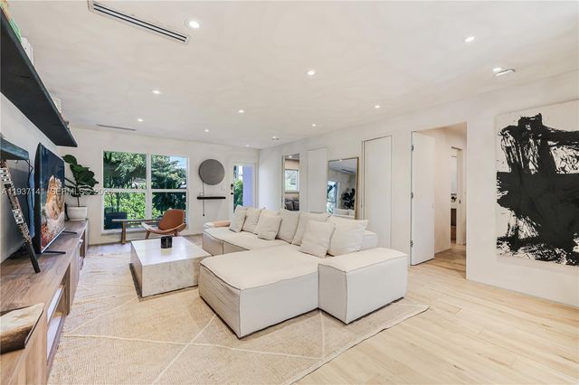 254 NW 43rd Street, Miami, FL 33127