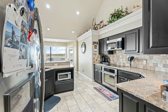 59730 E 317 Road, Grove, OK 74344