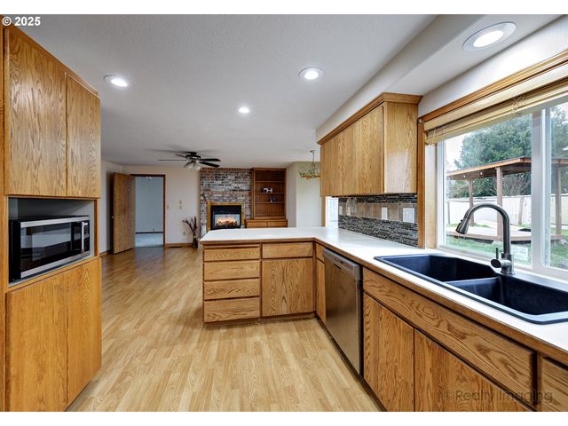 3012 Se 157TH Ave, Portland, OR 97236