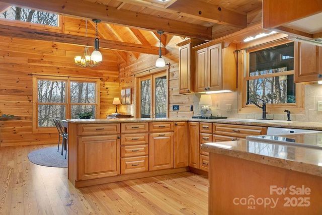 116 Wahuhu Court, Brevard, NC 28712