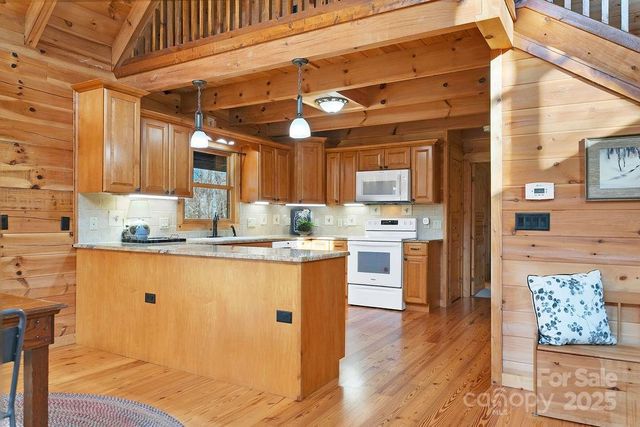 116 Wahuhu Court, Brevard, NC 28712