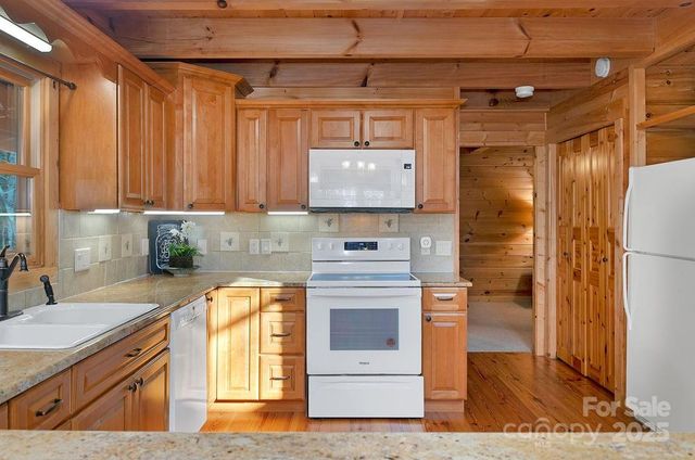 116 Wahuhu Court, Brevard, NC 28712