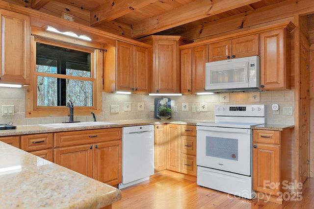 116 Wahuhu Court, Brevard, NC 28712