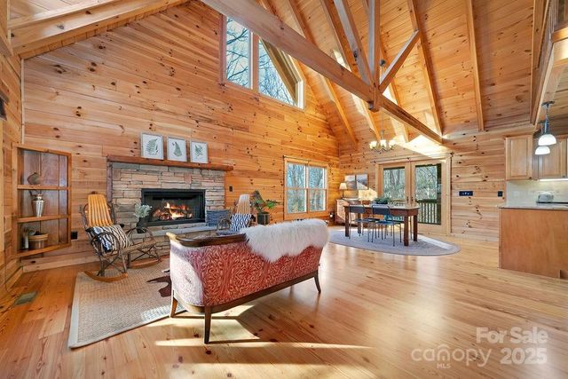 116 Wahuhu Court, Brevard, NC 28712