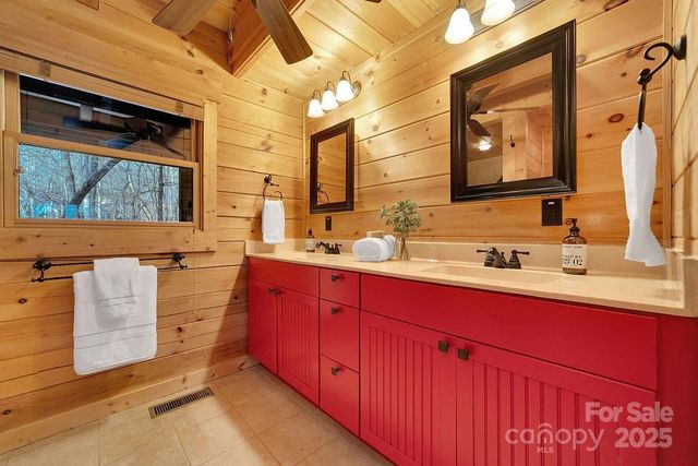 116 Wahuhu Court, Brevard, NC 28712