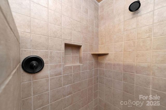 116 Wahuhu Court, Brevard, NC 28712