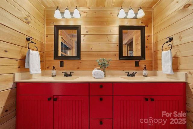 116 Wahuhu Court, Brevard, NC 28712