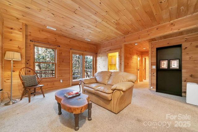 116 Wahuhu Court, Brevard, NC 28712