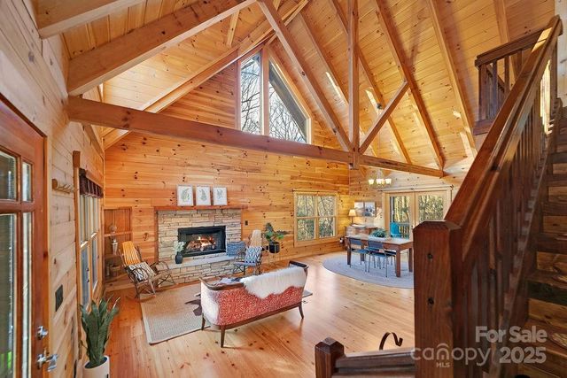 116 Wahuhu Court, Brevard, NC 28712