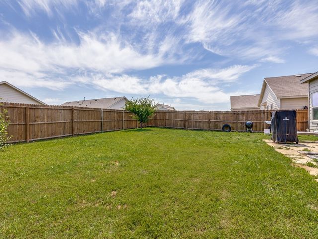 409 Falling Star Drive, Fort Worth, TX 76052