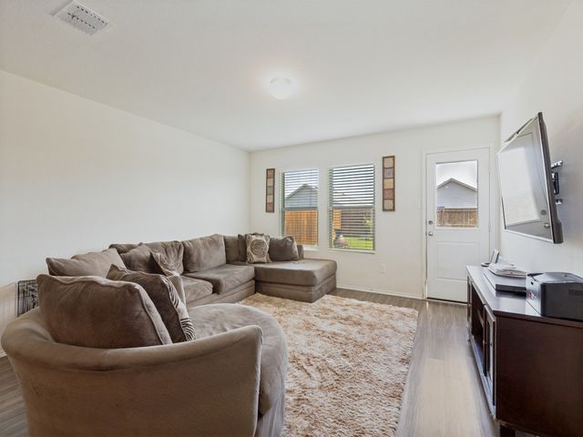 409 Falling Star Drive, Fort Worth, TX 76052