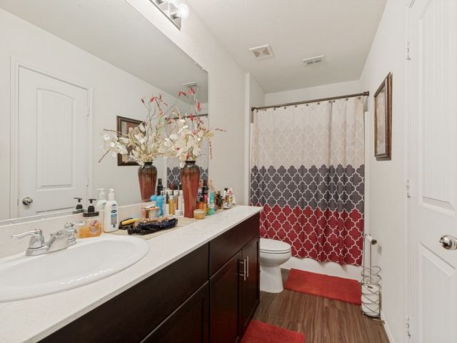 409 Falling Star Drive, Fort Worth, TX 76052