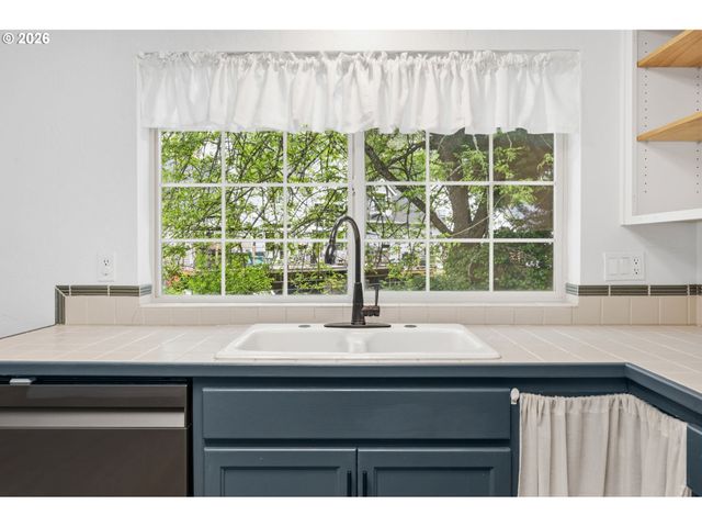 4410 SPRING MEADOW Ave, Eugene, OR 97404