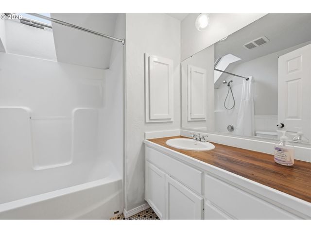 4410 SPRING MEADOW Ave, Eugene, OR 97404