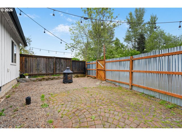4410 SPRING MEADOW Ave, Eugene, OR 97404