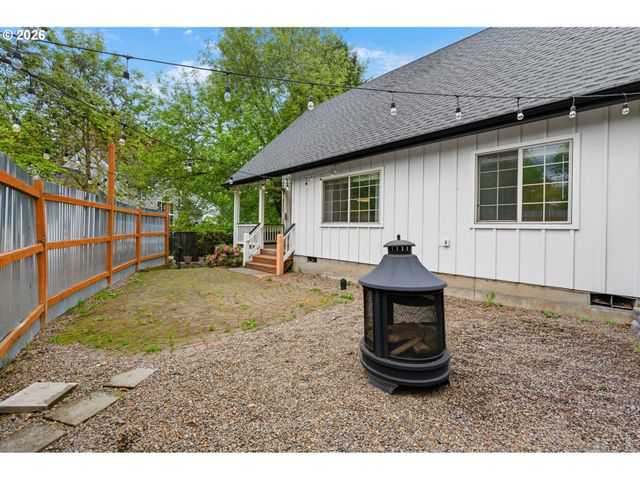 4410 SPRING MEADOW Ave, Eugene, OR 97404