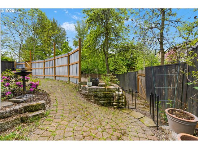 4410 SPRING MEADOW Ave, Eugene, OR 97404