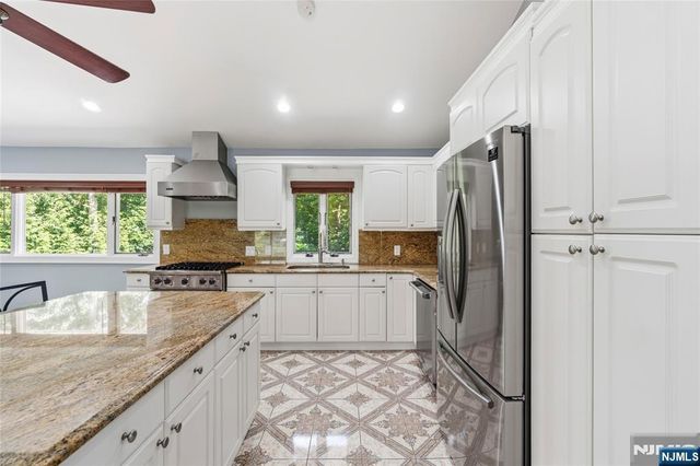651 Floyd Street, Englewood Cliffs, NJ 07632