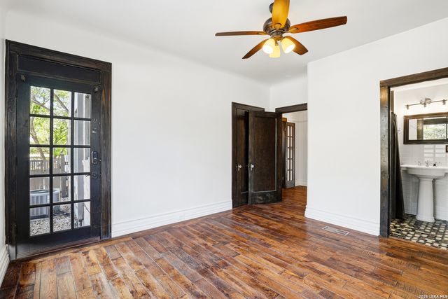 162 Davis Ct, San Antonio, TX 78209