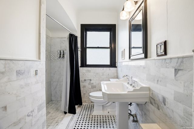 162 Davis Ct, San Antonio, TX 78209