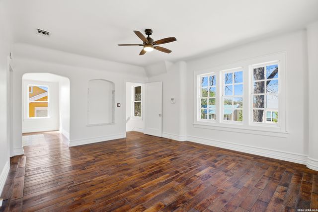 162 Davis Ct, San Antonio, TX 78209