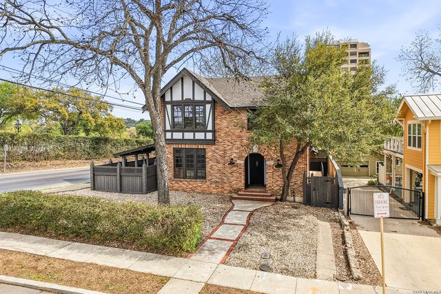 162 Davis Ct, San Antonio, TX 78209