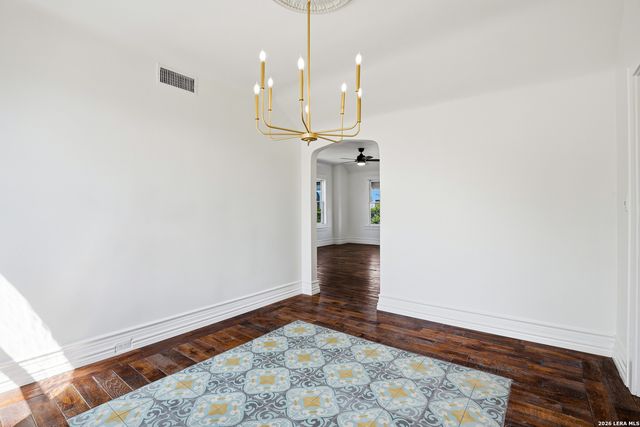 162 Davis Ct, San Antonio, TX 78209