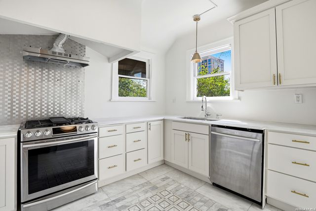 162 Davis Ct, San Antonio, TX 78209