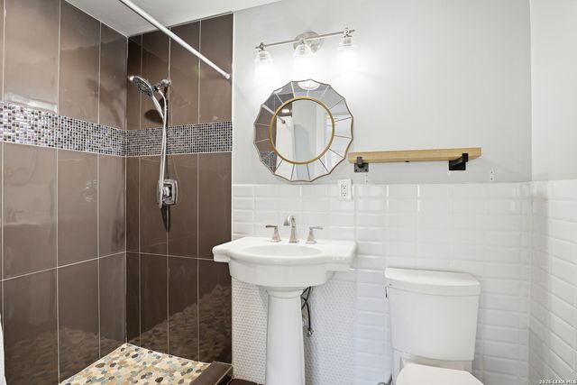 162 Davis Ct, San Antonio, TX 78209