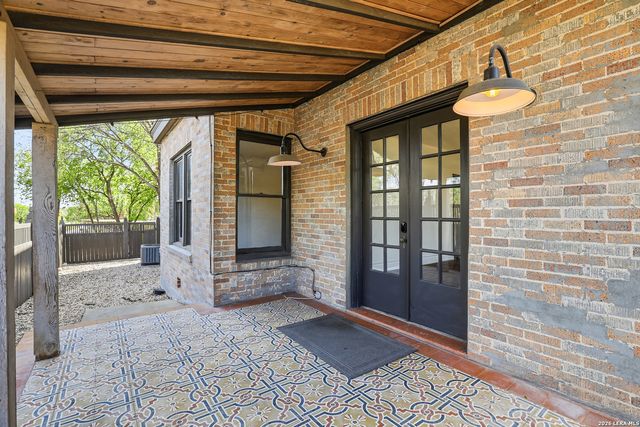 162 Davis Ct, San Antonio, TX 78209