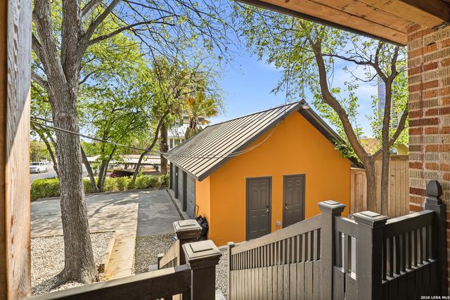 162 Davis Ct, San Antonio, TX 78209