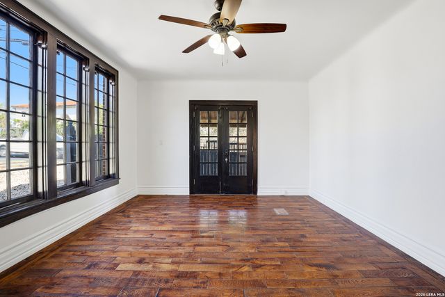 162 Davis Ct, San Antonio, TX 78209