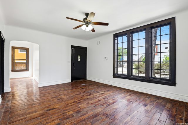 162 Davis Ct, San Antonio, TX 78209