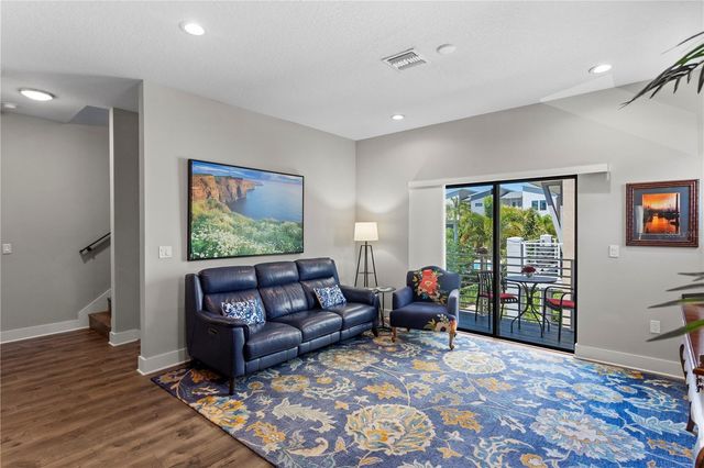 2521 11TH PLACE N, St Petersburg, FL 33713