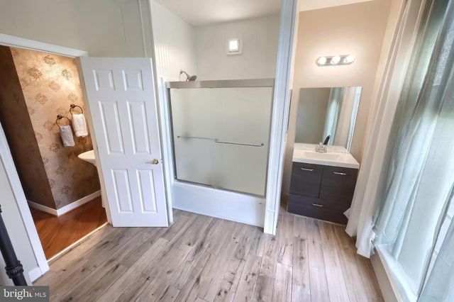 2735 QUAKER CT, York, PA 17408