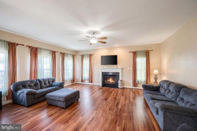 2735 QUAKER CT, York, PA 17408