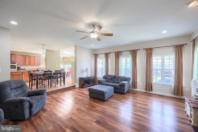2735 QUAKER CT, York, PA 17408